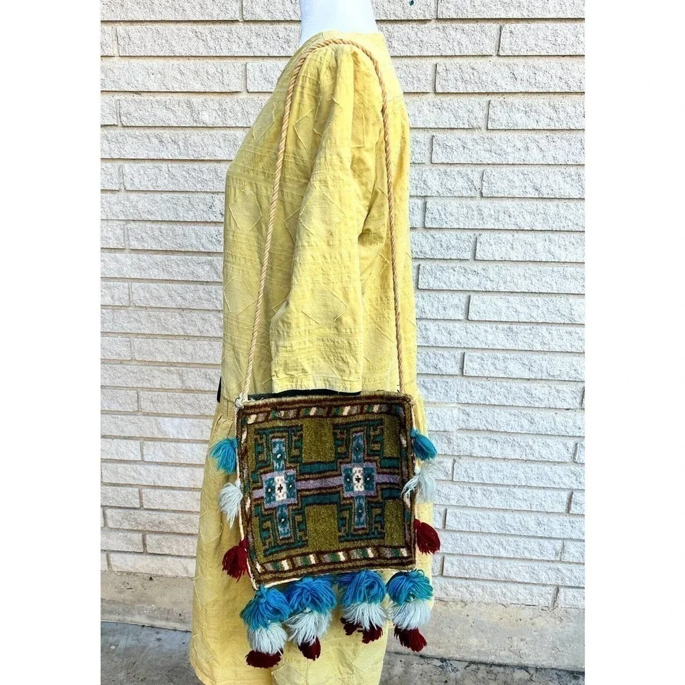 VINTAGE Persian Wool Carpet Salt Rug Bag Tassels Shoulder Strap Wall Hanging - Picture 6 of 7